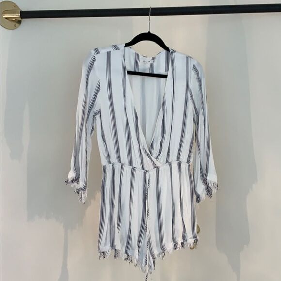 Low cut Romper - Picture 1 of 3